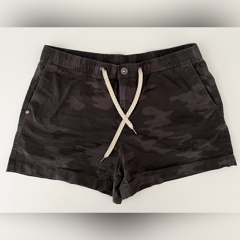 Vuori Black Gray Camo Drawstring Women's Shorts